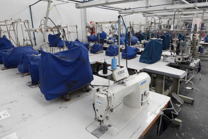 fabricas-paradas-696x464 Industria en crisis: la capacidad instalada cayó al 53,8% en diciembre