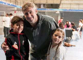 Achával junto a los chicos de la Liga de Taekwondo en el Microestadio Achával junto a los chicos de la Liga de Taekwondo en el Microestadio