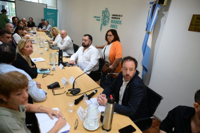 el Gobierno ofreció 9% en tres tramos y los docentes aceptaron Paritarias en Provincia: el Gobierno ofreció 9% en tres tramos y los docentes aceptaron