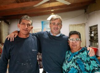 Achával visitó el merendero “Mana” en Presidente Derqui Achával visitó el merendero “Mana” en Presidente Derqui