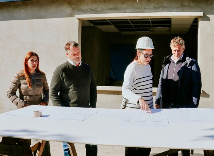 Achával recorrió la nueva obra de ampliación de la Secundaria N° 40 de Manuel Alberti