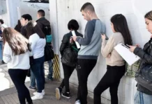 El empleo formal volvió a caer en marzo y el salario mínimo perdió casi 40% de poder adquisitivo El empleo formal volvió a caer en marzo y el salario mínimo perdió casi 40% de poder adquisitivo