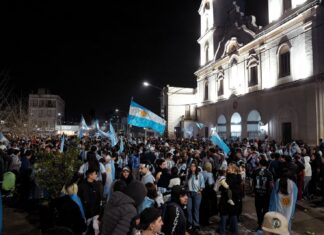 Pilar alentó a la Selección desde el Paseo del Centro Pilar alentó a la Selección desde el Paseo del Centro