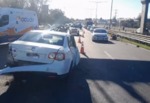 Insólito: un auto dio marcha atrás en Panamericana y provocó un fuerte choque Insólito: un auto dio marcha atrás en Panamericana y provocó un fuerte choque