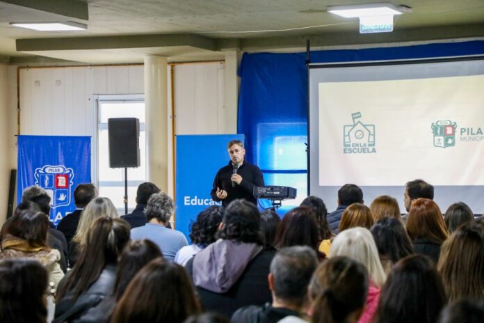 El municipio lanzó la app "En la Escuela" para acompañar la trayectoria de cada estudiante
