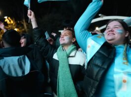 Alentá a la Selección: habrá pantalla gigante para ver Argentina vs. Inglaterra en la plaza 12 de octubre Alentá a la Selección: habrá pantalla gigante para ver Argentina vs. Inglaterra en la plaza 12 de octubre