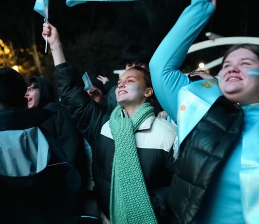 Alentá a la Selección: habrá pantalla gigante para ver Argentina vs. Inglaterra en la plaza 12 de octubre Alentá a la Selección: habrá pantalla gigante para ver Argentina vs. Inglaterra en la plaza 12 de octubre