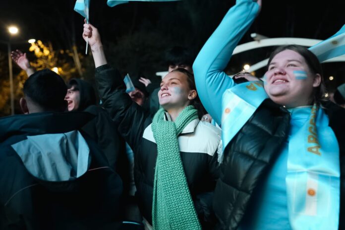 habrá pantalla gigante para ver Argentina vs. Inglaterra en la plaza 12 de octubre Alentá a la Selección: habrá pantalla gigante para ver Argentina vs. Inglaterra en la plaza 12 de octubre