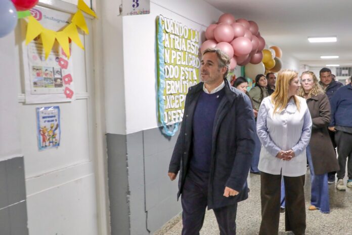 Achával recorrió las obras que transformaron la Primaria N°16 y la Secundaria N°21 de La Lonja