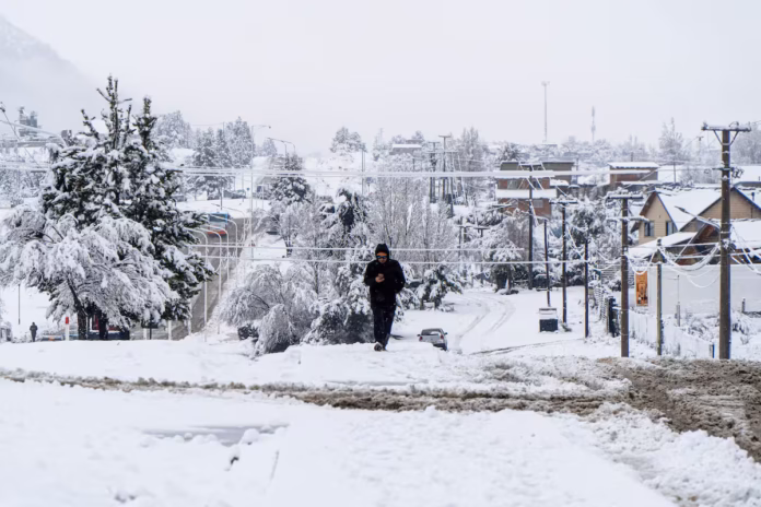 nevada-tardia-en-AZLD2YANMREQHEZCFDLINQKG6Q Vacaciones de invierno con menos consumo: el gasto turístico cayó 5,6%